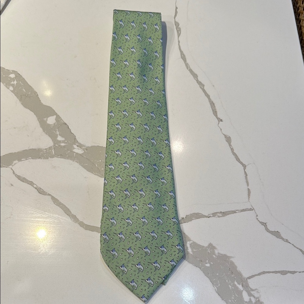 Vineyard Vines Green Silk Tie with Geometric Pattern